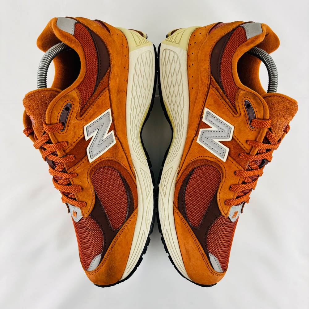 New Balance 2002R Men's Sz 9 Sneakers Rust Orange Suede Athletic Running Shoes - Picture 2 of 12